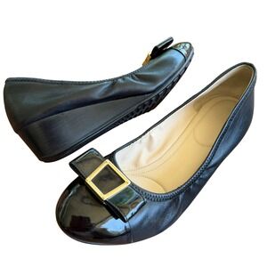 Cole Haan Tali Bow Wedge 40 Black Leather Patent Cap Toe Shoes Womens 7B